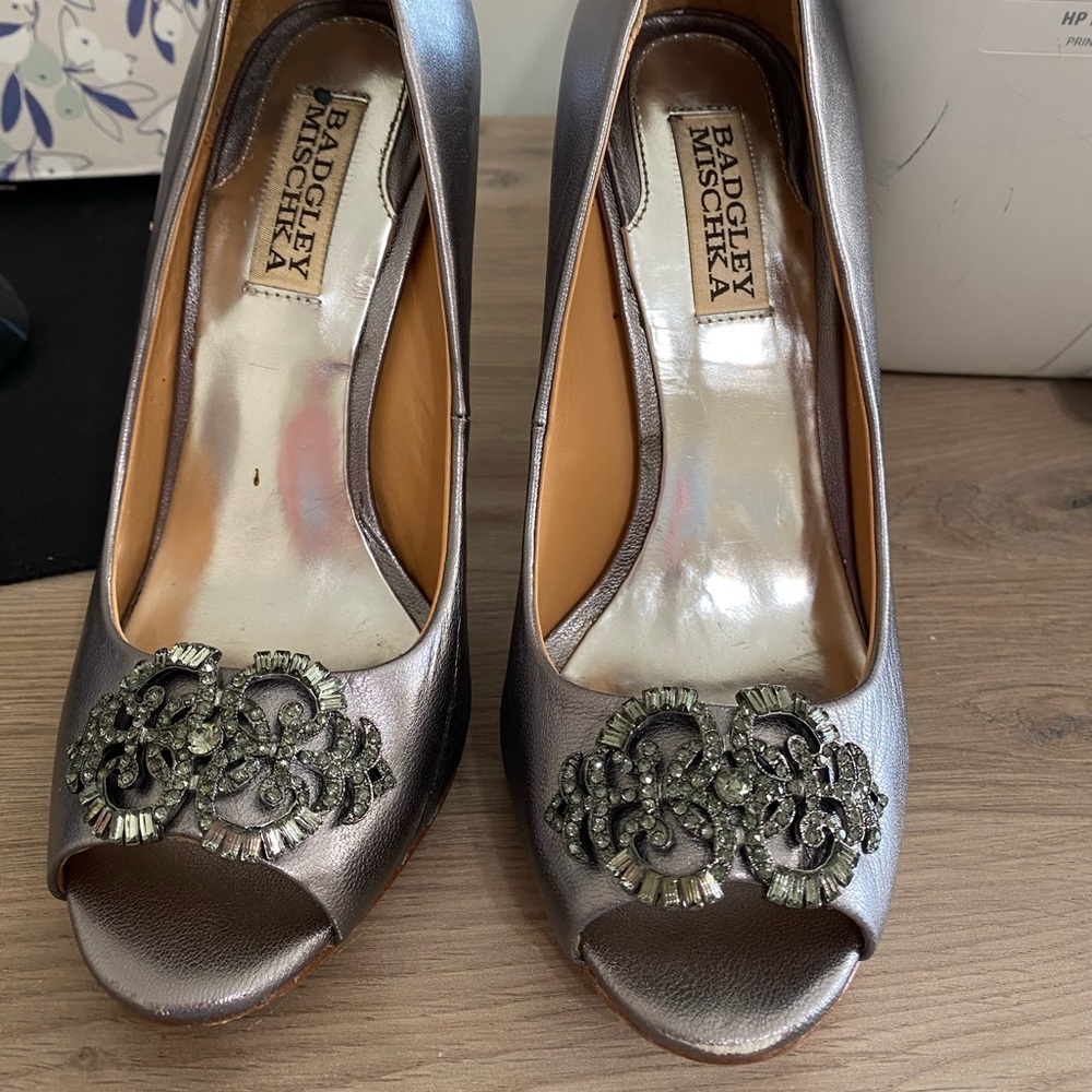 Bagdley Mischka Leather peep toe evening shoes